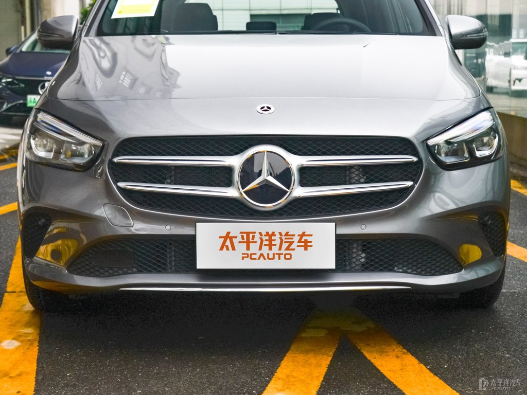 山灰色奔馳B級(jí)車(chē)頭外觀(guān)圖片