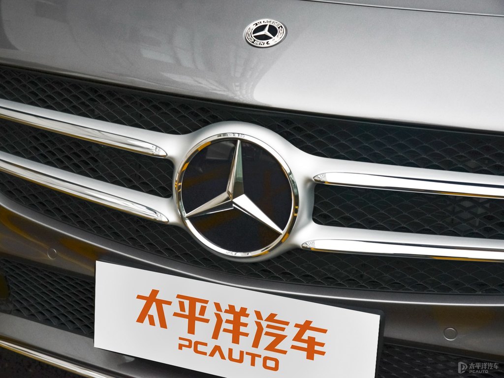 山灰色奔馳B級車頭外觀圖片