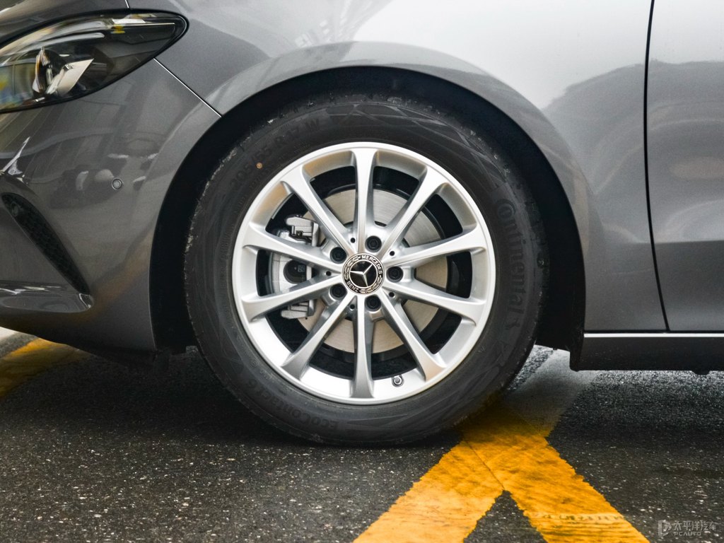 山灰色奔馳B級車身外觀圖片