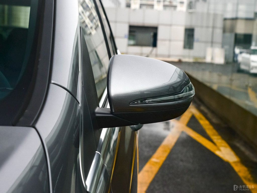 山灰色奔馳B級車身外觀圖片