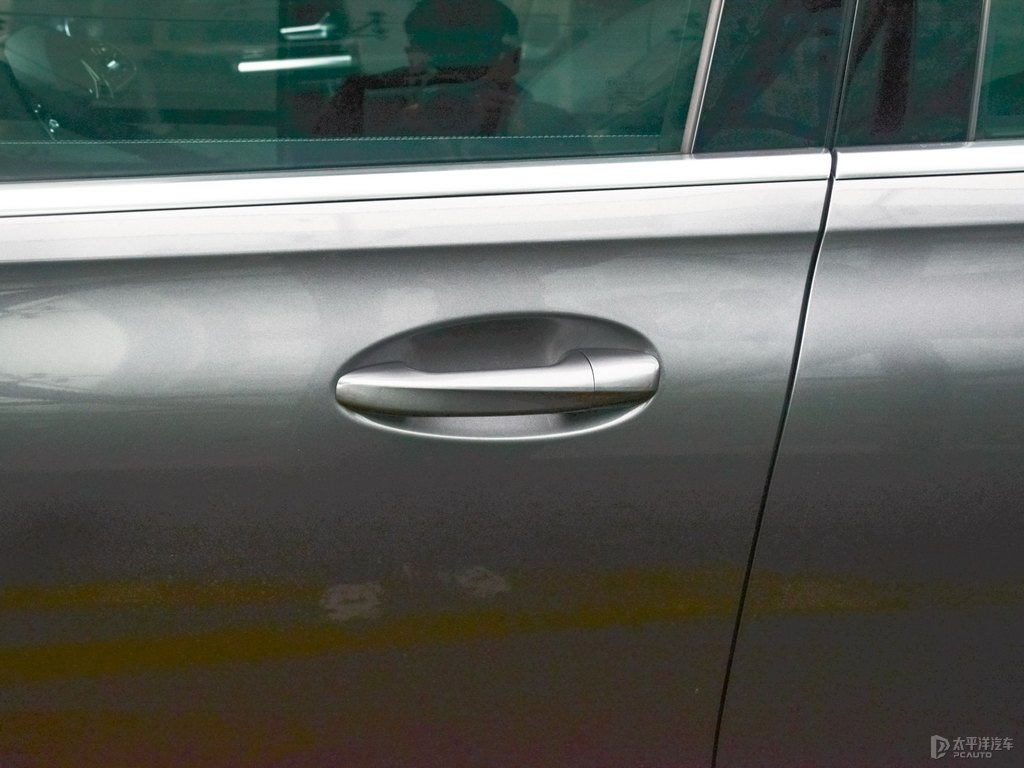 山灰色奔馳B級(jí)車身外觀圖片