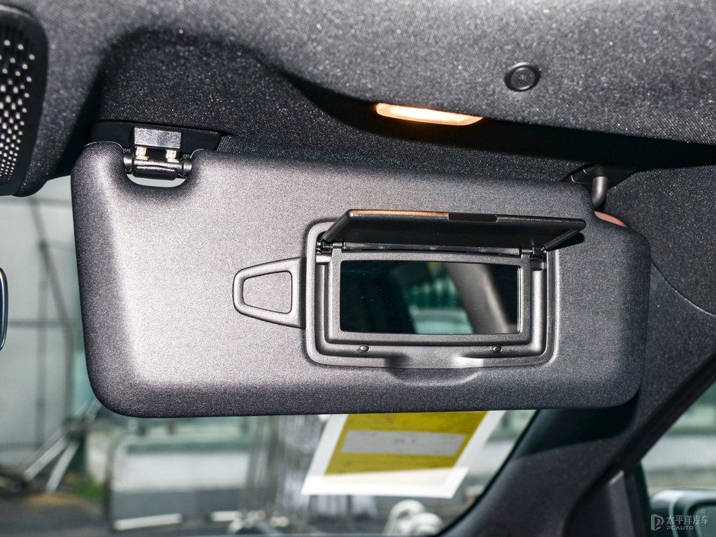 山灰色奔馳B級車廂內(nèi)飾圖片