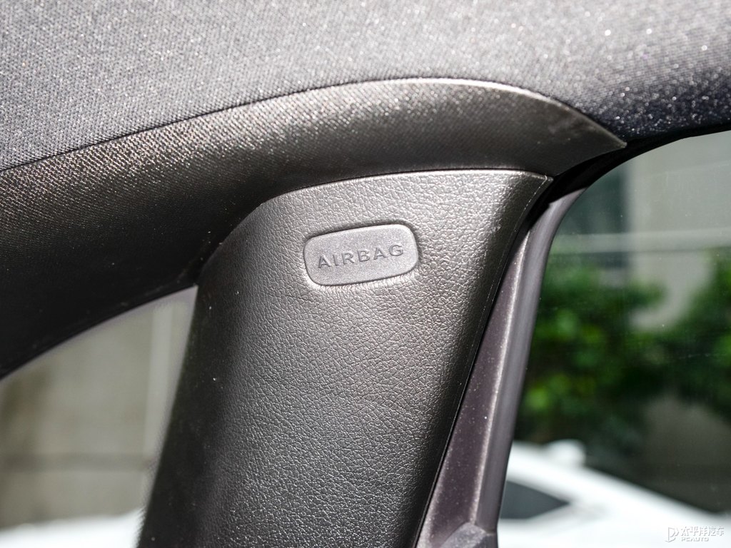 山灰色奔馳B級(jí)車(chē)廂內(nèi)飾圖片