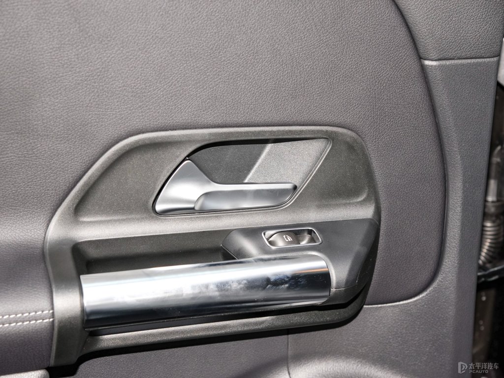 山灰色奔馳B級(jí)車廂內(nèi)飾圖片