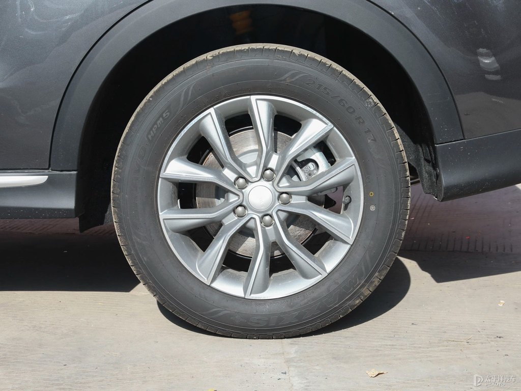 玄武黑榮威RX5車身外觀圖片