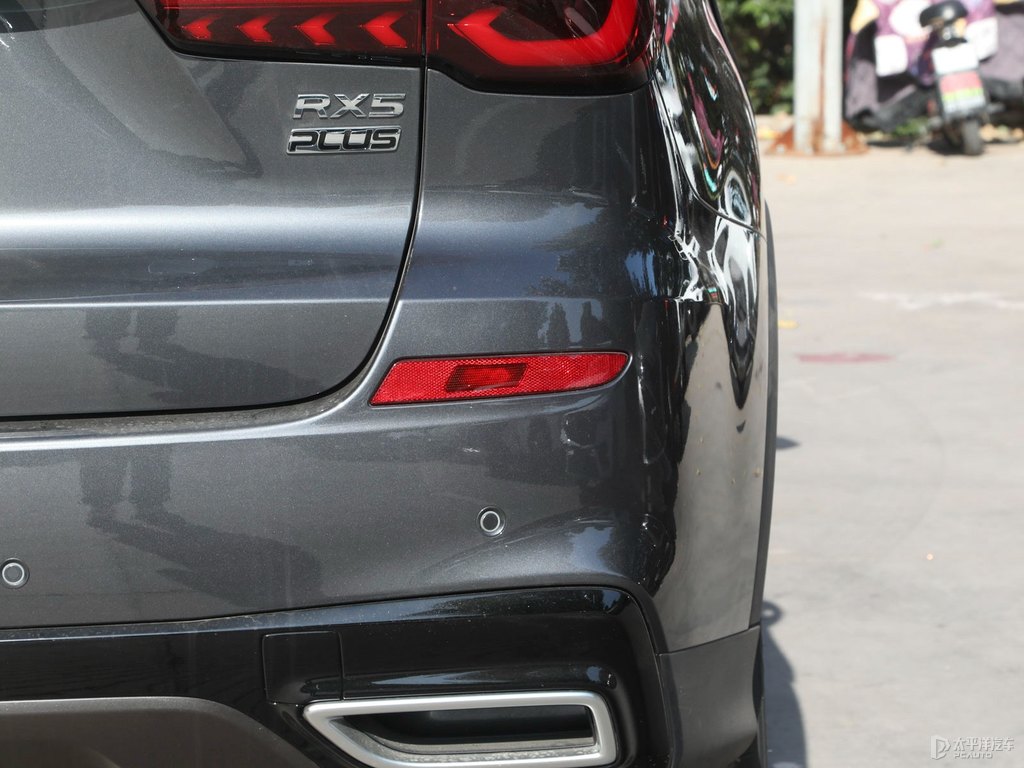 玄武黑榮威RX5車尾外觀圖片