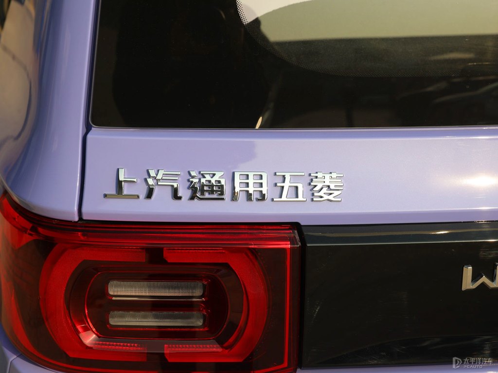 白色+薰衣草紫宏光MINIEV車尾外觀圖片