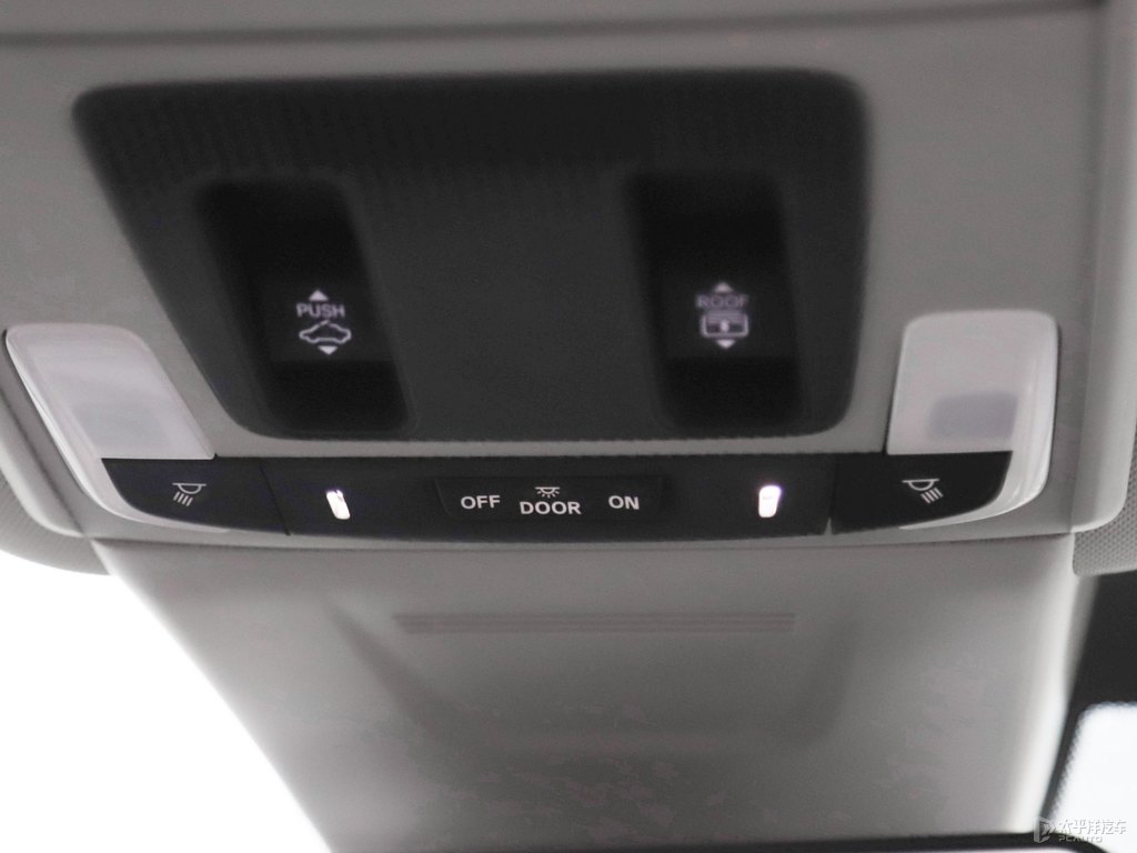 威尼斯藍皓影車廂內(nèi)飾圖片