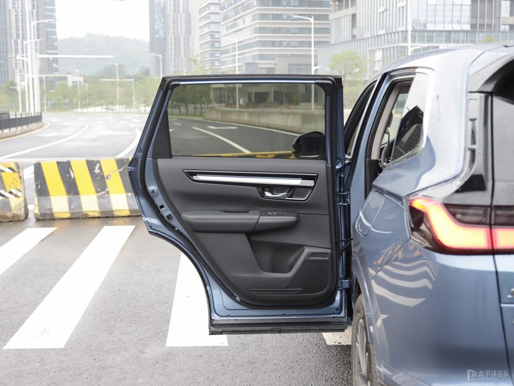 威尼斯藍皓影車廂內(nèi)飾圖片
