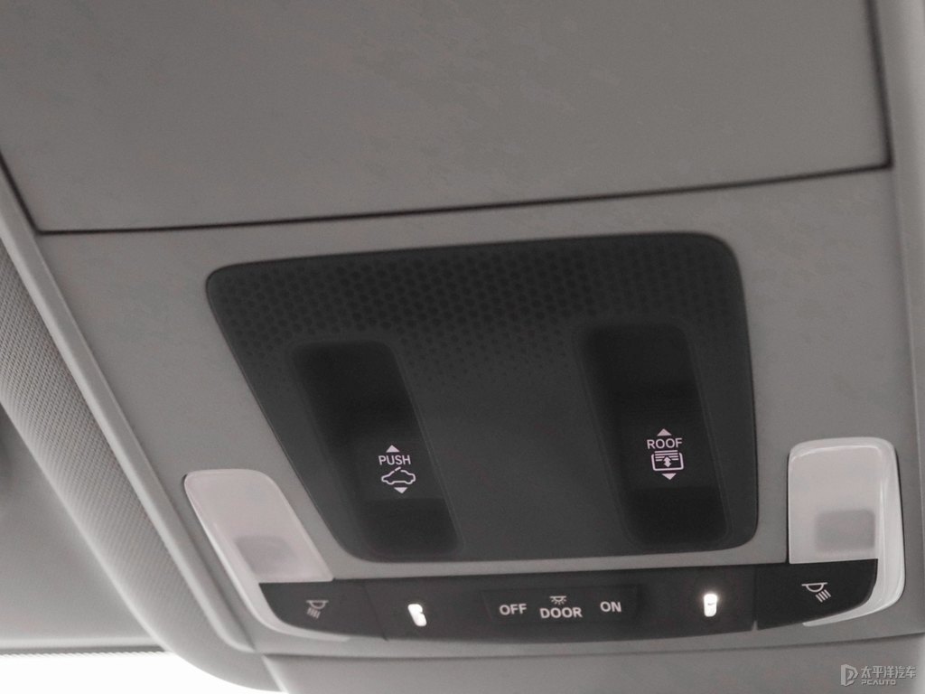 威尼斯藍(lán)皓影車廂內(nèi)飾圖片