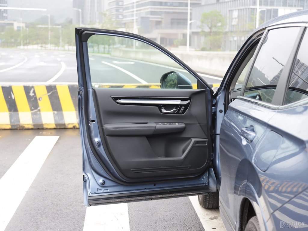 威尼斯藍(lán)皓影車廂內(nèi)飾圖片