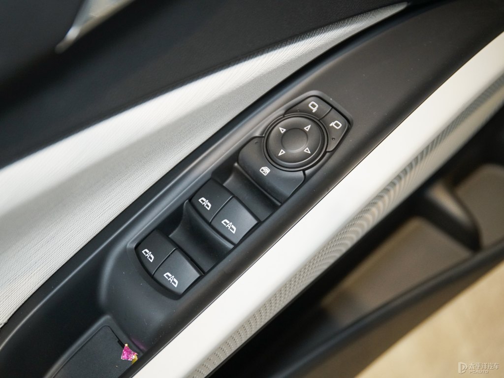 松石青微藍(lán)6車(chē)廂內(nèi)飾圖片