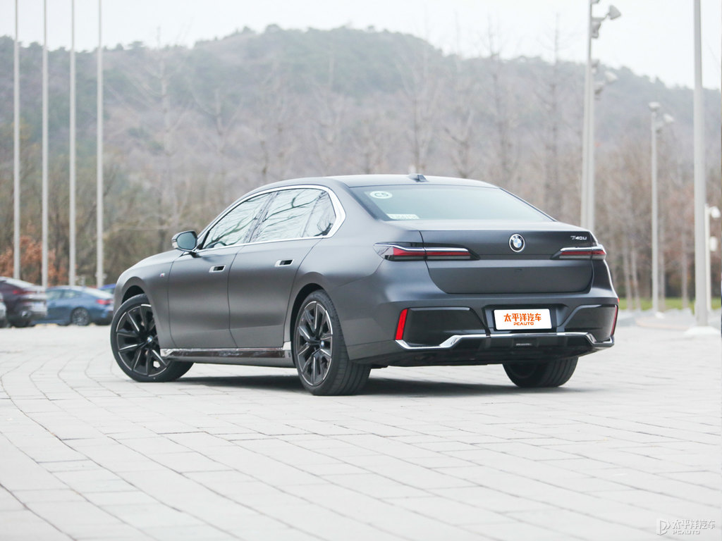磨砂深灰寶馬7系整車外觀外觀圖片