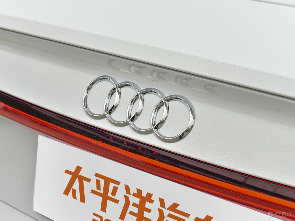冰川白奧迪A7車尾外觀圖片