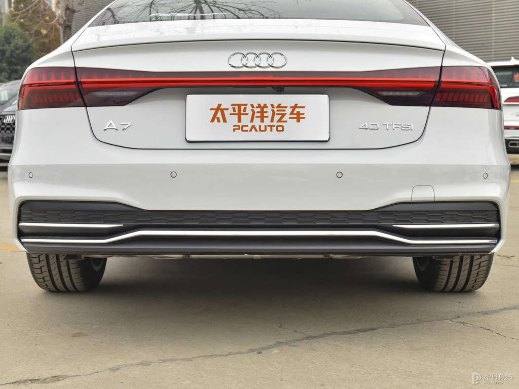 冰川白奧迪A7車尾外觀圖片