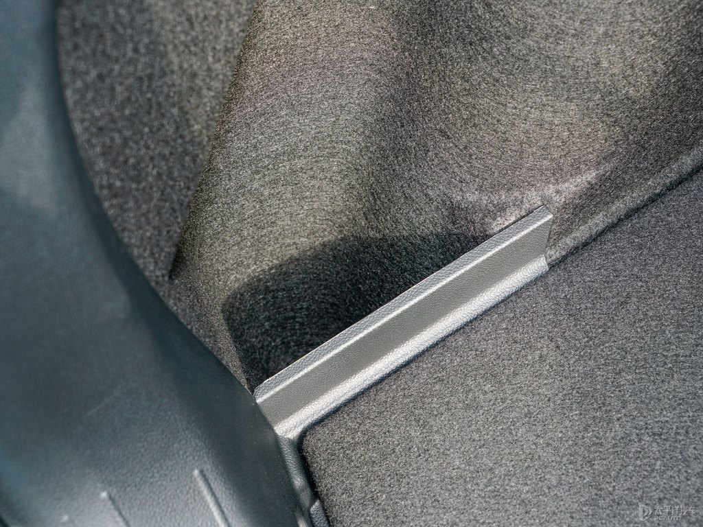 青檸綠大眾Polo后備廂空間圖片