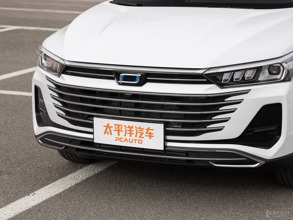 珠光白奔騰T77車頭外觀圖片