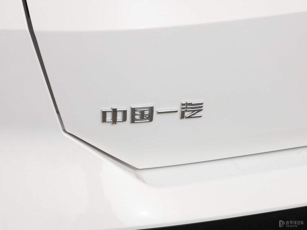 珠光白奔騰T77車尾外觀圖片