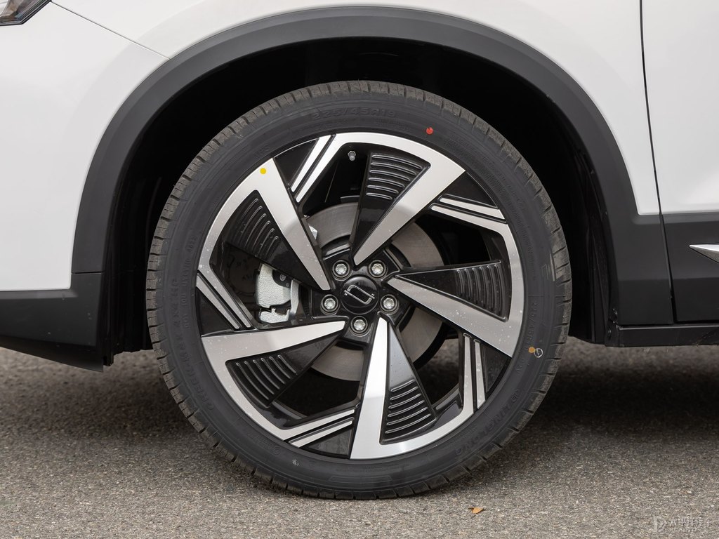 珠光白奔騰T77車身外觀圖片