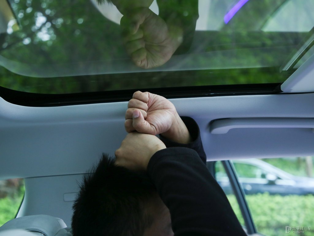 cʯ{(ln)YEQS SUV{˿ggDƬ