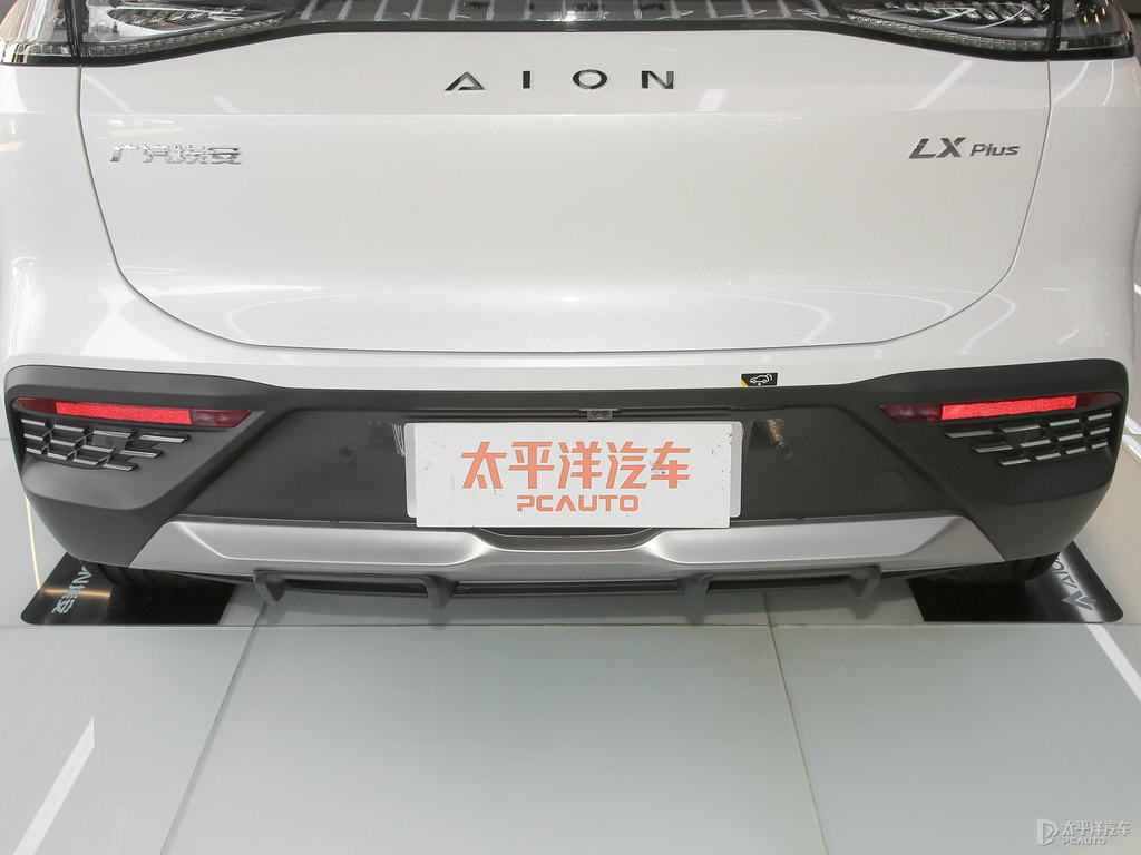極地白AION LX車尾外觀圖片