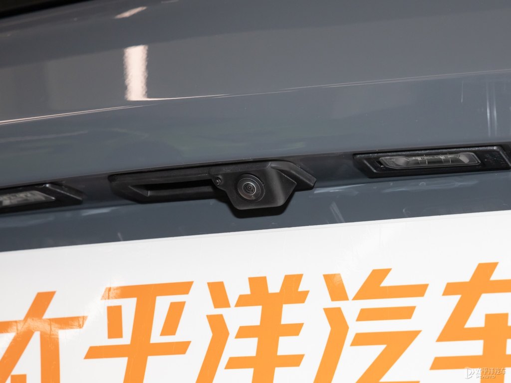 GrigioNimbus蘭博基尼Urus車尾外觀圖片