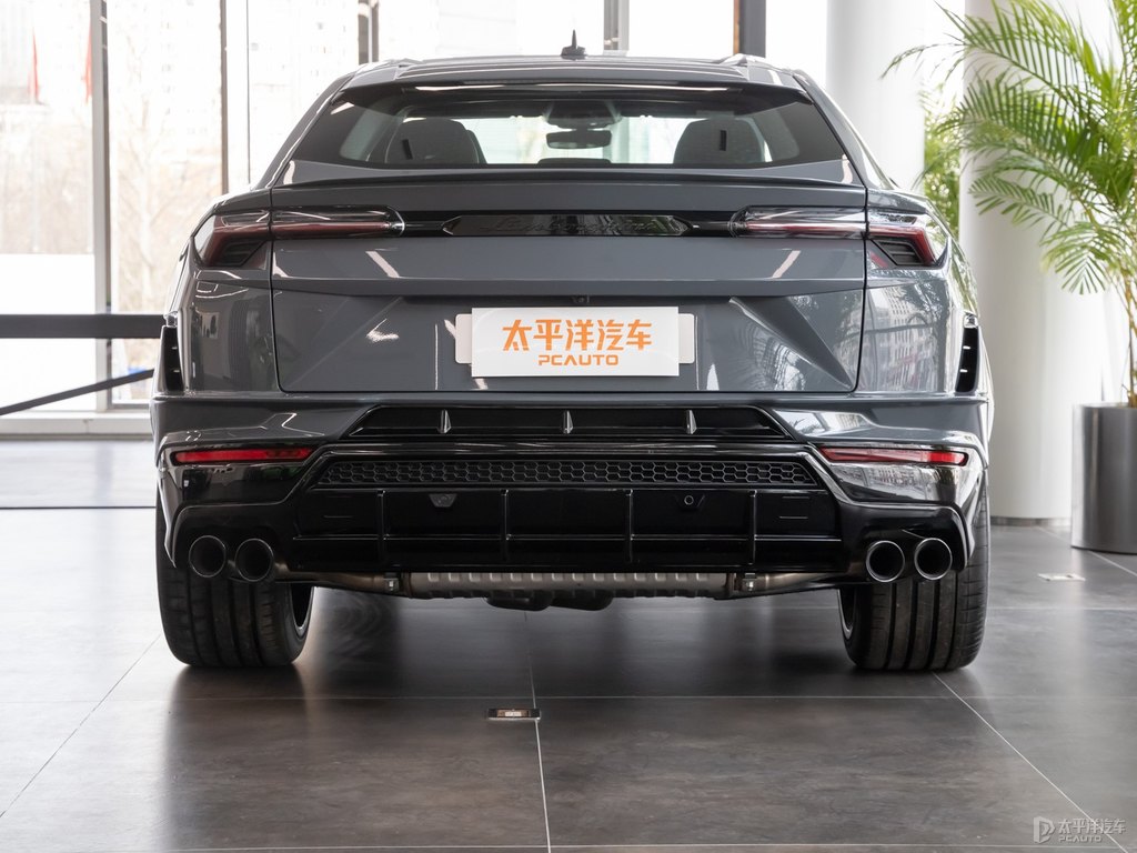 GrigioNimbus蘭博基尼Urus車尾外觀圖片