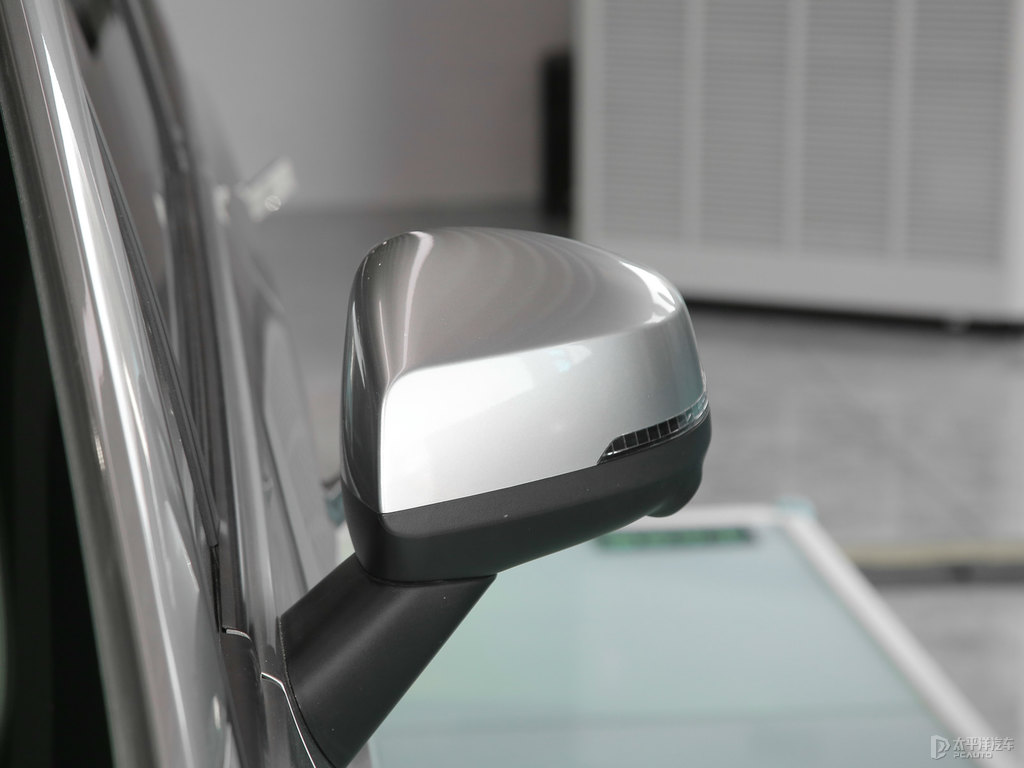 極速銀AION Y車身外觀圖片