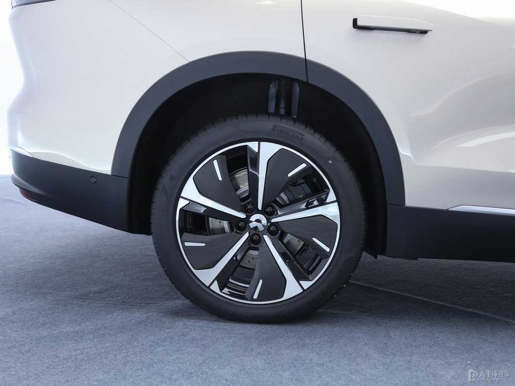 曙光金蔚來ES8車身外觀圖片