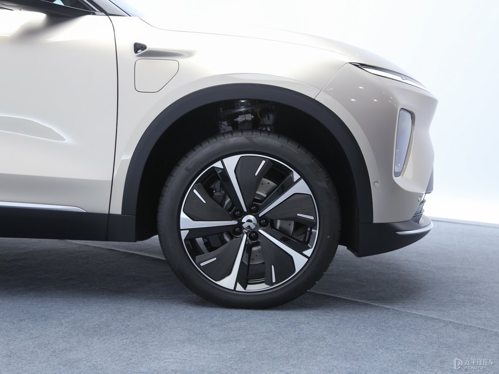 曙光金蔚來ES8車身外觀圖片