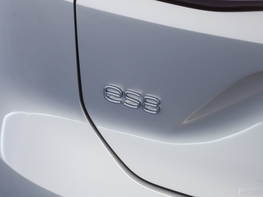 曙光金蔚來(lái)ES8車尾外觀圖片