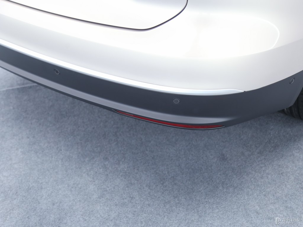 曙光金蔚來(lái)ES8車(chē)尾外觀圖片