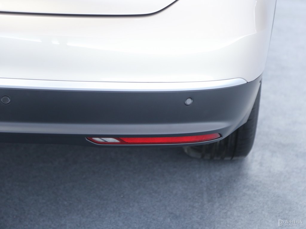 曙光金蔚來ES8車尾外觀圖片