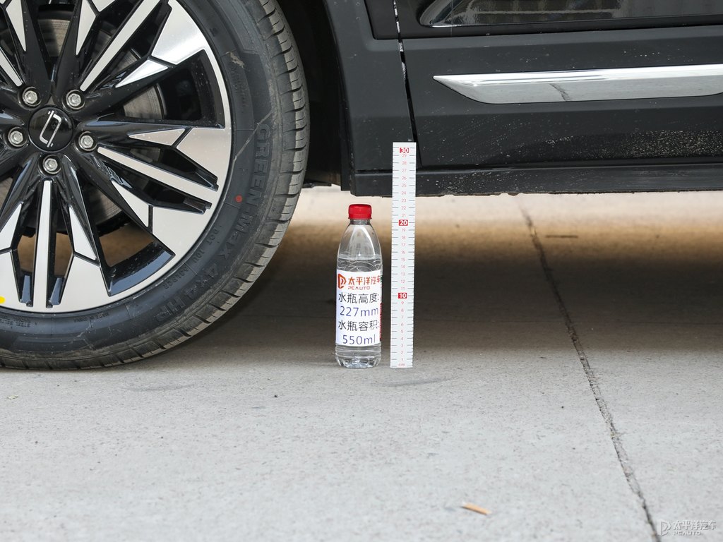 魅夜黑二代奔騰T77車身外觀圖片