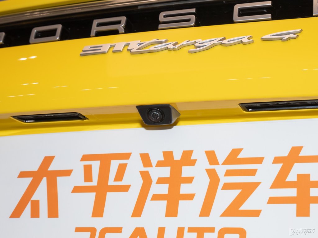 競(jìng)速黃保時(shí)捷911車(chē)尾外觀(guān)圖片