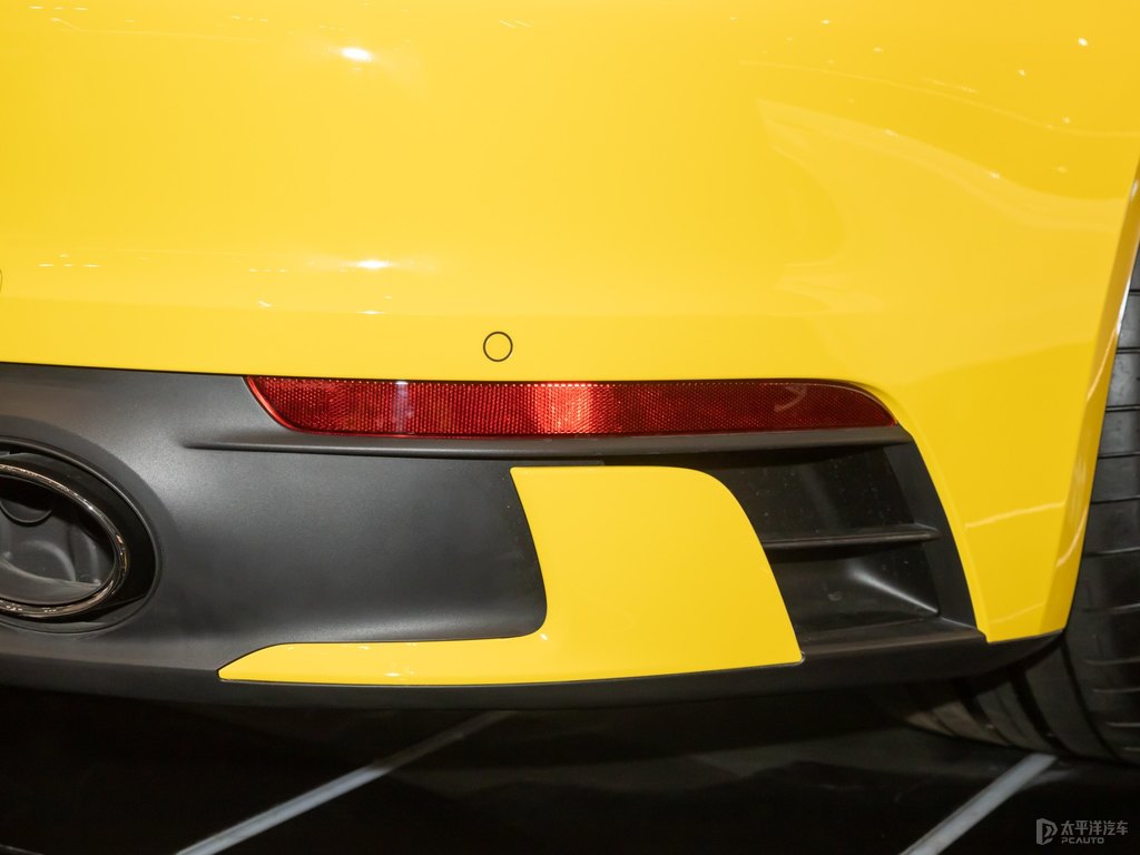 競速黃保時(shí)捷911車尾外觀圖片