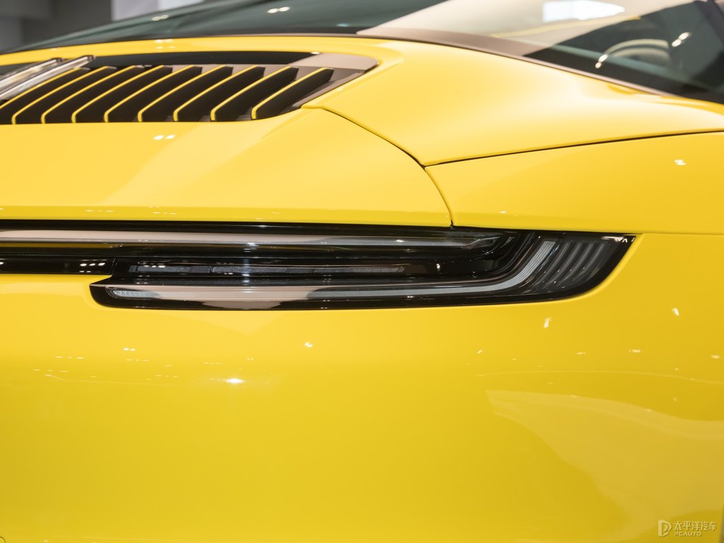 競速黃保時(shí)捷911車尾外觀圖片