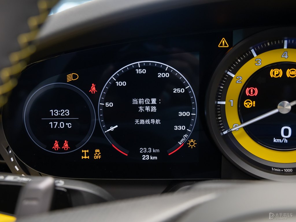 競速黃保時捷911中控內(nèi)飾圖片