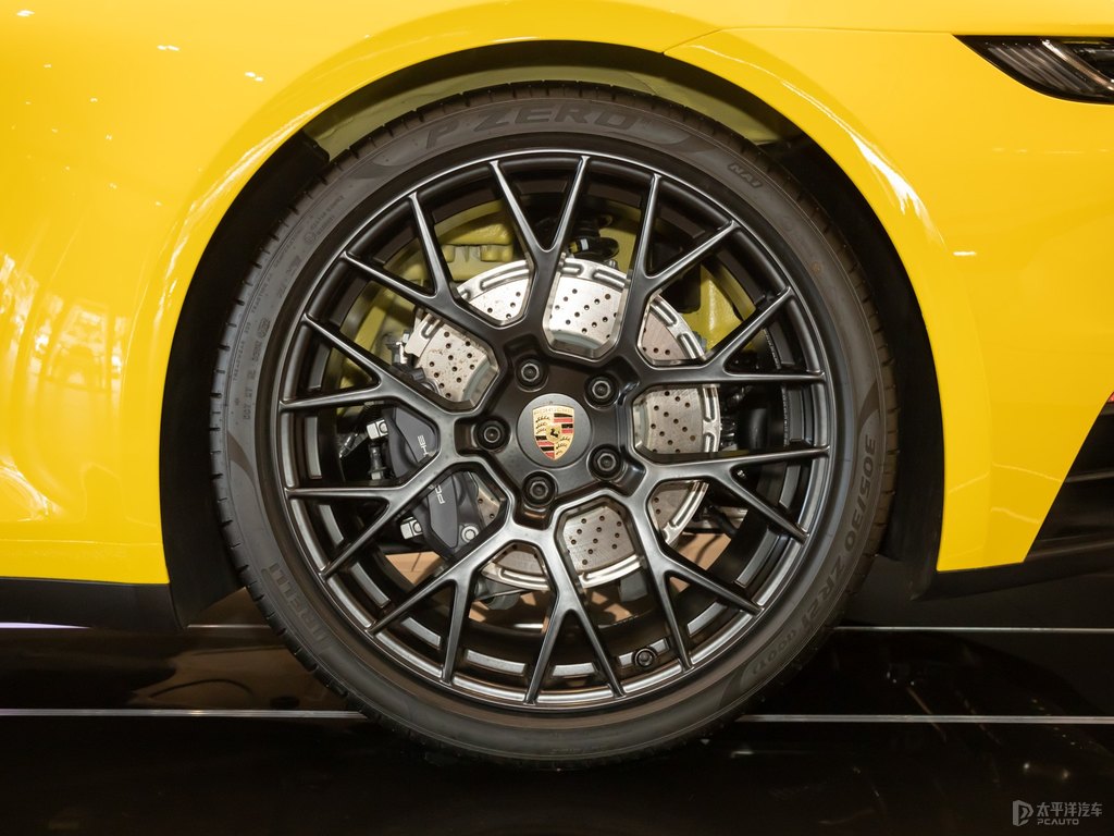 競(jìng)速黃保時(shí)捷911車(chē)身外觀圖片