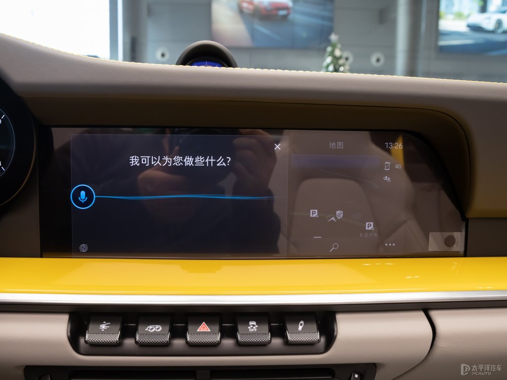 競速黃保時(shí)捷911中控內(nèi)飾圖片