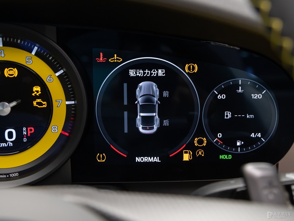 競速黃保時(shí)捷911中控內(nèi)飾圖片