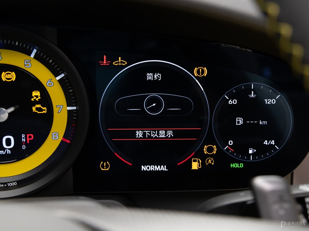 競速黃保時捷911中控內(nèi)飾圖片