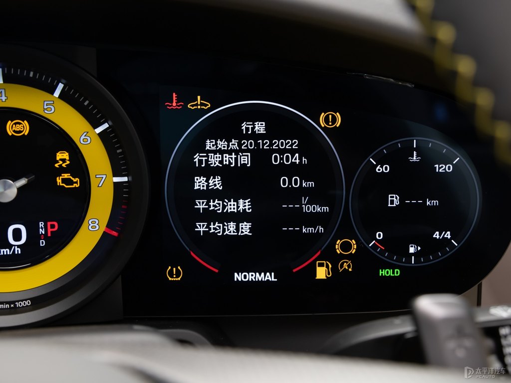 競速黃保時(shí)捷911中控內(nèi)飾圖片