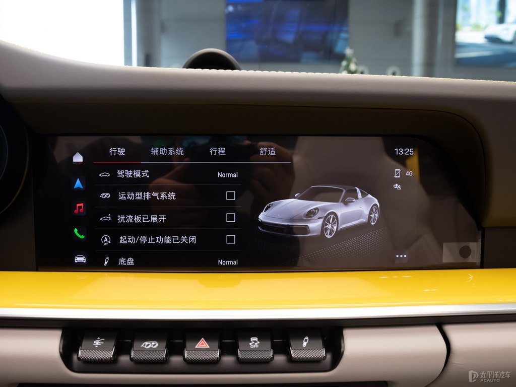 競速黃保時捷911中控內(nèi)飾圖片