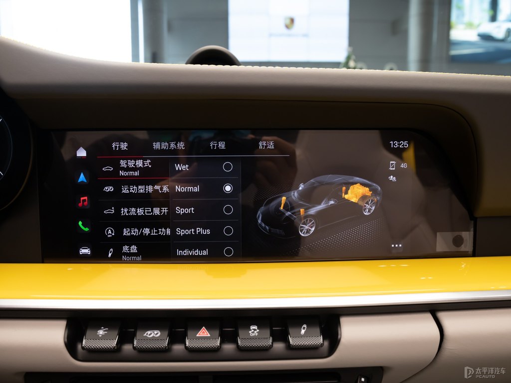 競速黃保時(shí)捷911中控內(nèi)飾圖片