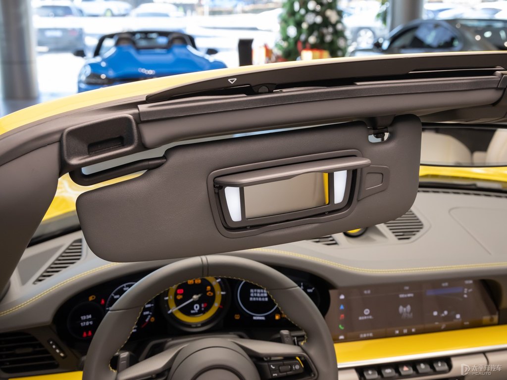 競速黃保時(shí)捷911車廂內(nèi)飾圖片