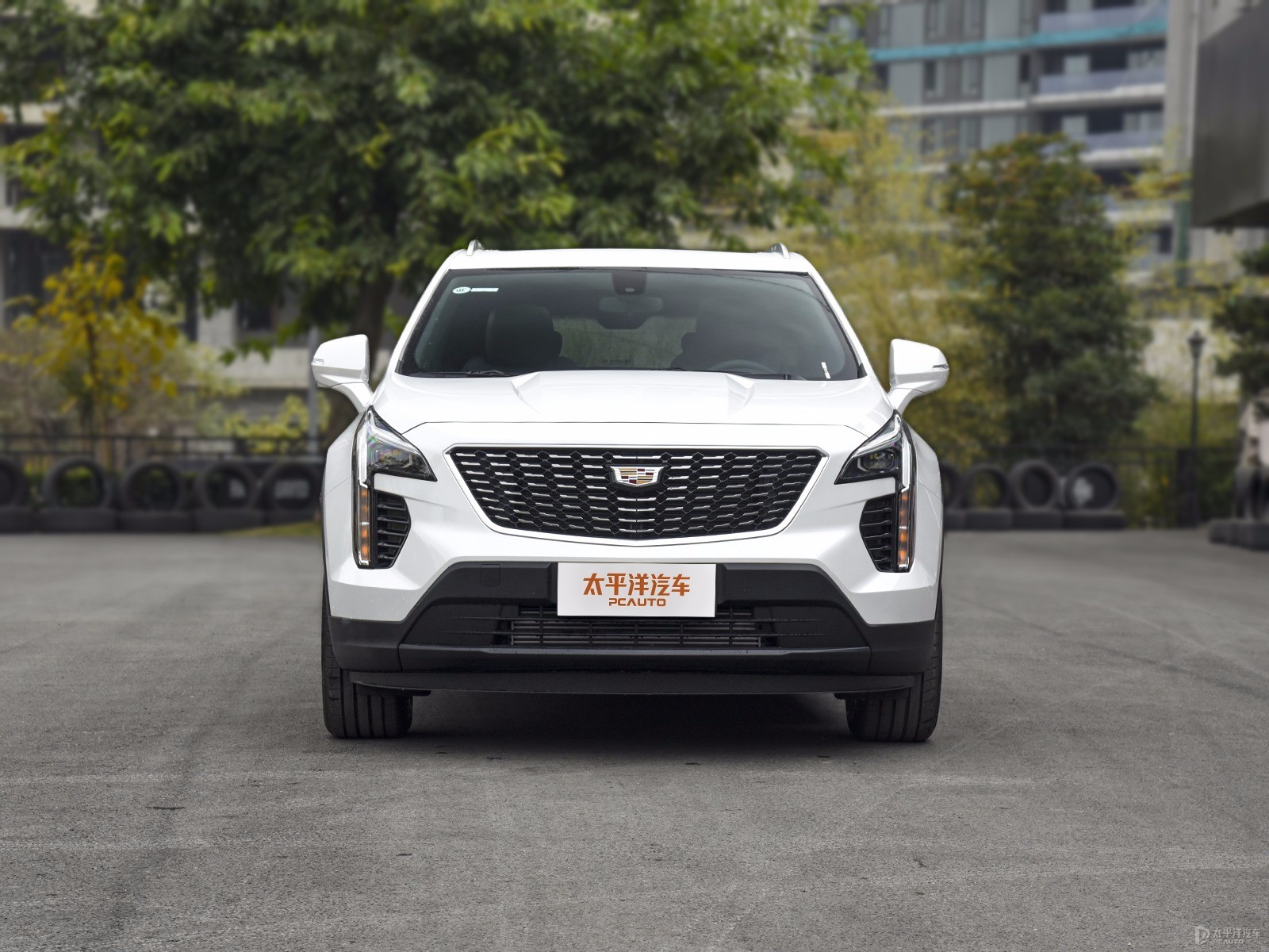 阿拉斯加白凱迪拉克XT4整車外觀外觀圖片