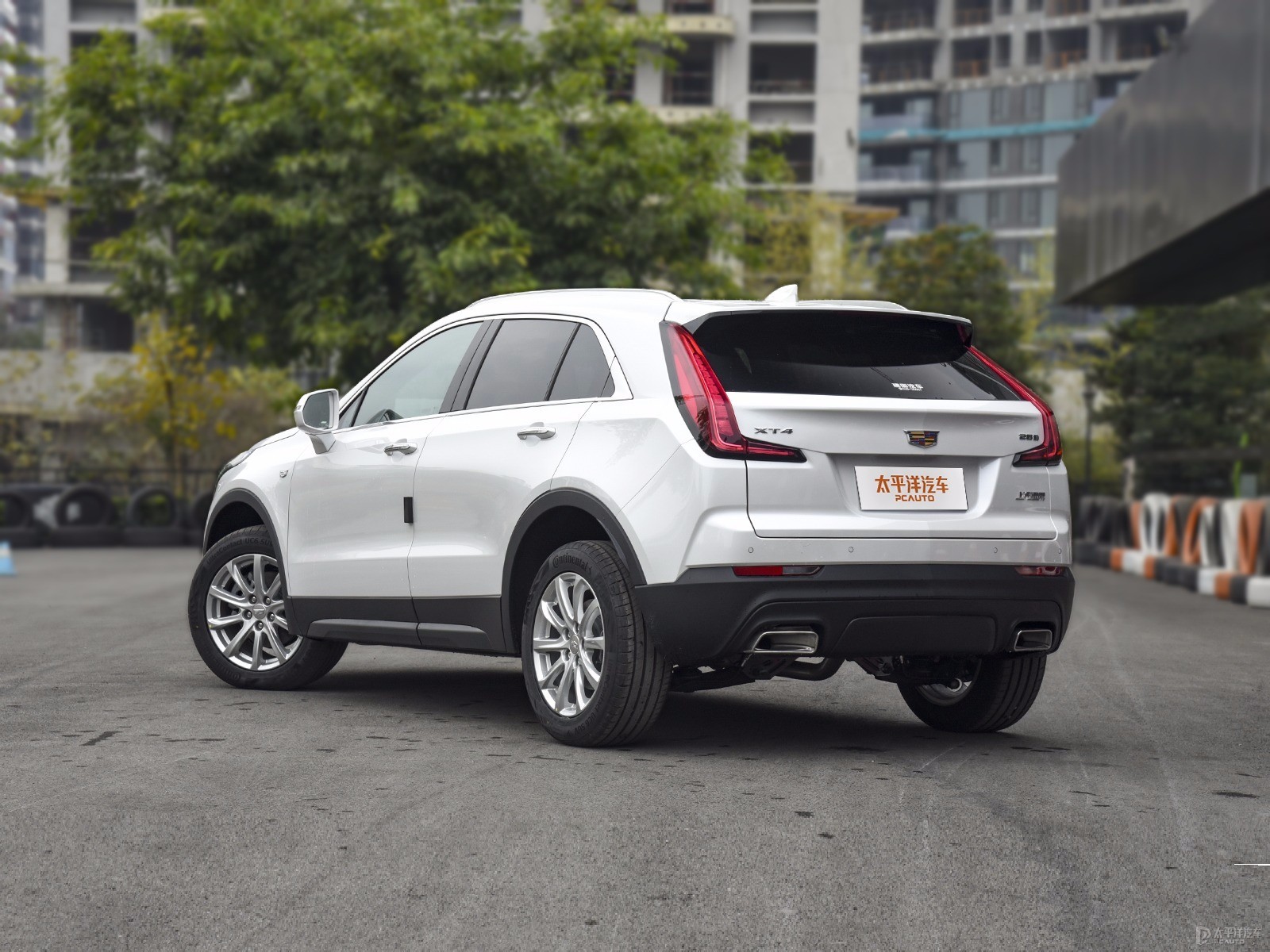 阿拉斯加白凱迪拉克XT4整車外觀外觀圖片