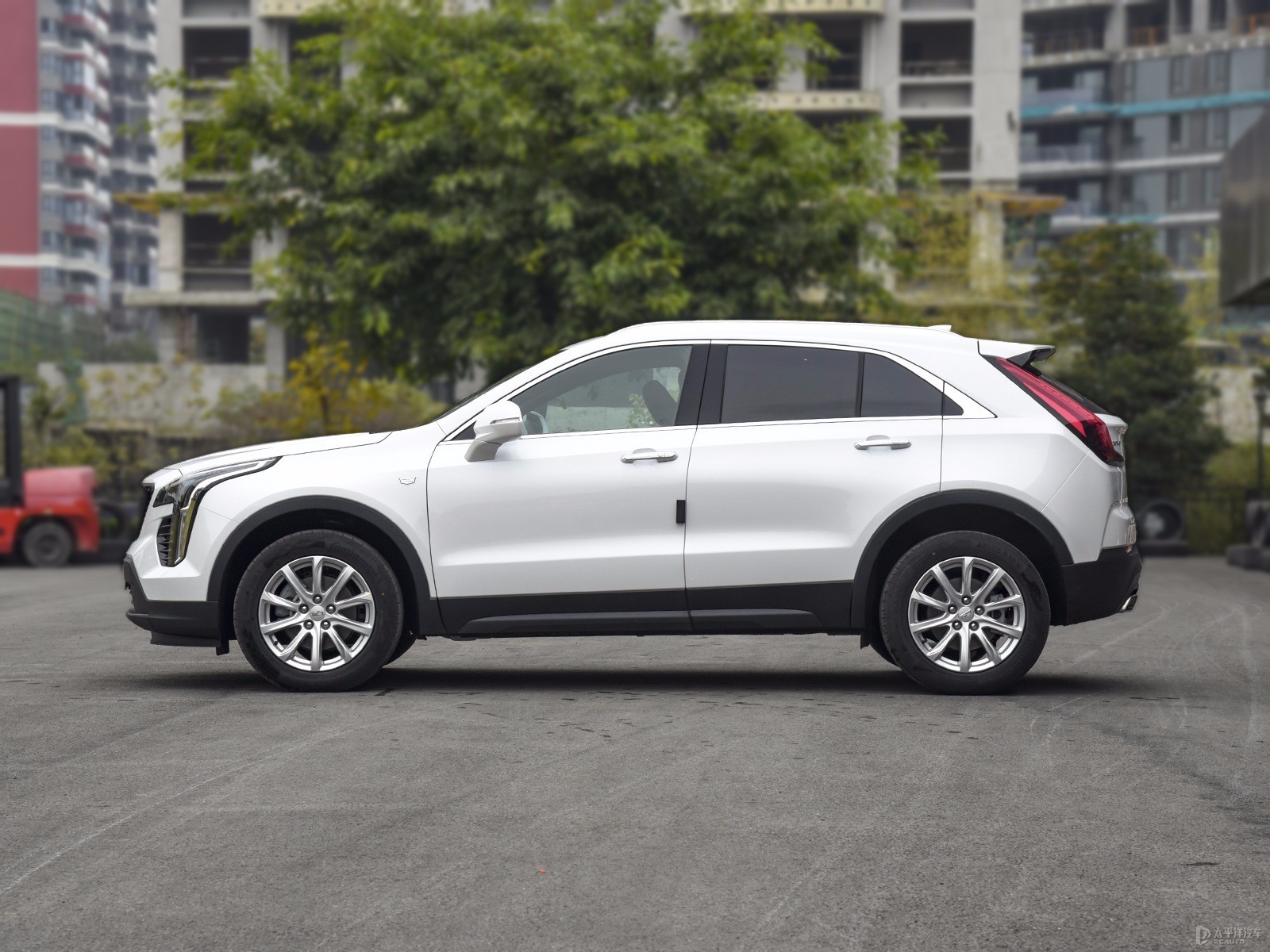 阿拉斯加白凱迪拉克XT4整車外觀外觀圖片
