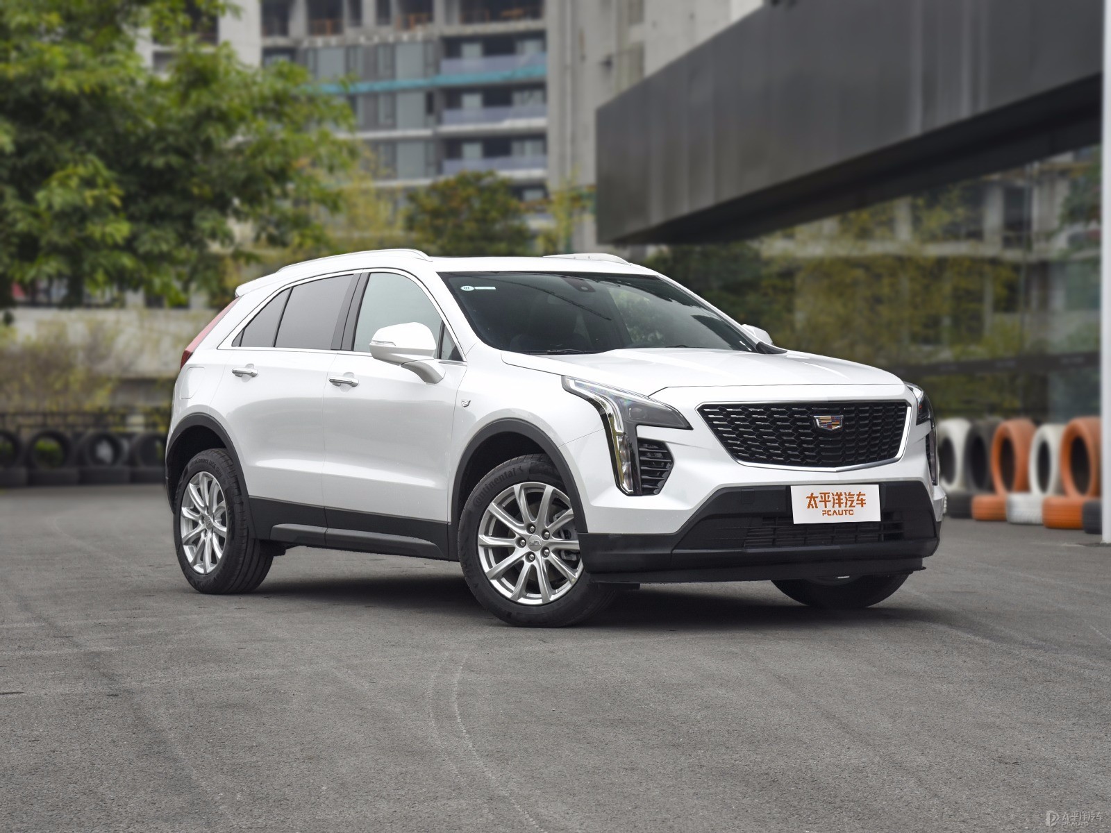 阿拉斯加白凱迪拉克XT4整車外觀外觀圖片